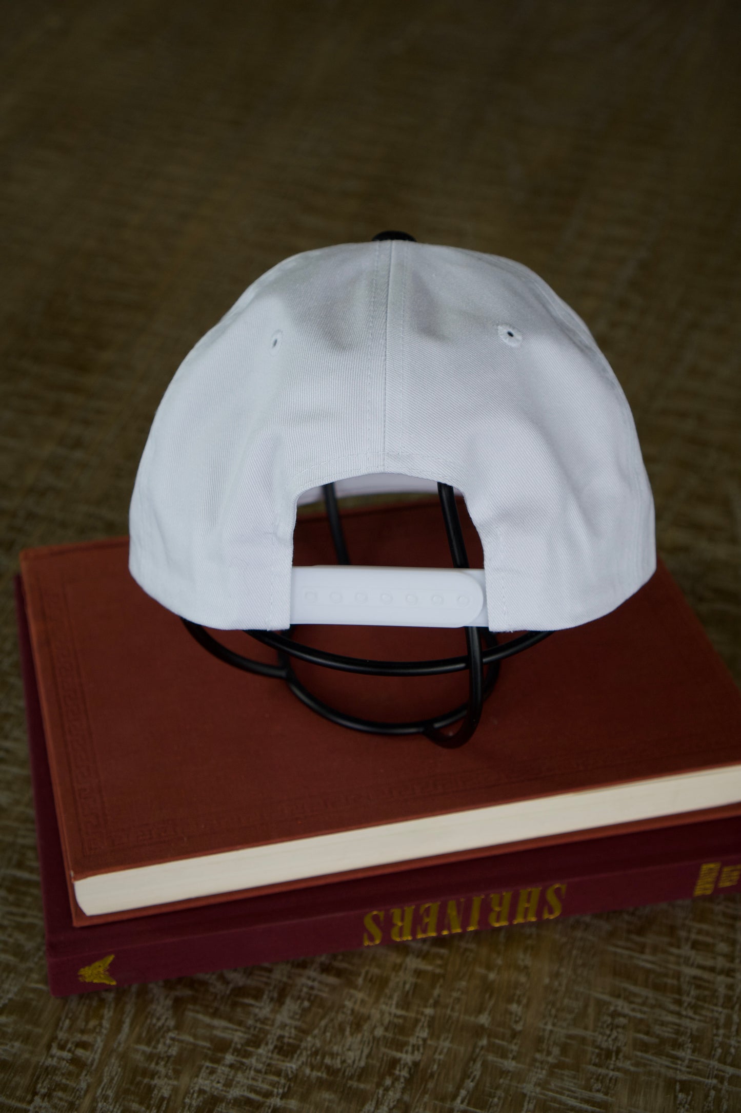 DÜS Core Logo White/Black Brim Hat