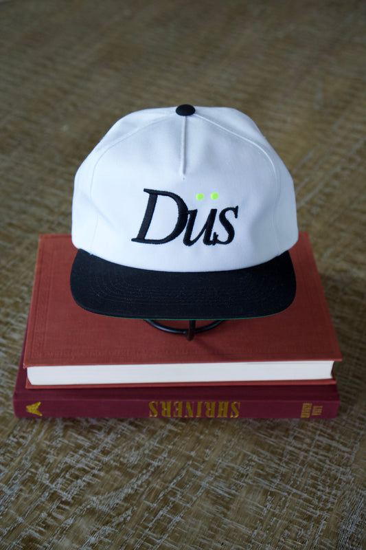 DÜS Core Logo White/Black Brim Hat